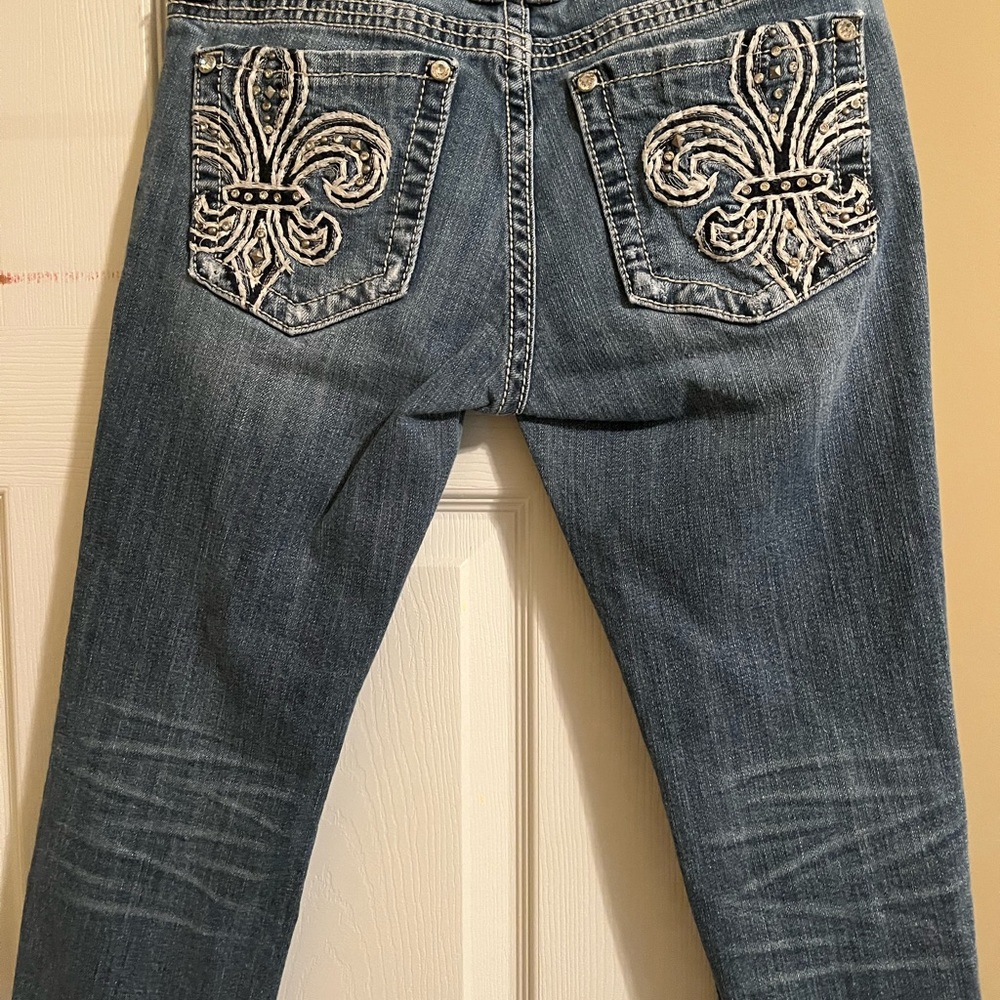 Miss Me JP5109CP Capris- Woman size 28. Bedazzled sparkles